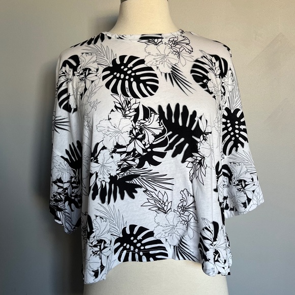 Puma Fashion Exotic Leaves Hawaii Floral White Cropped Boxy Relaxed Tee Top Larg - Picture 9 of 10